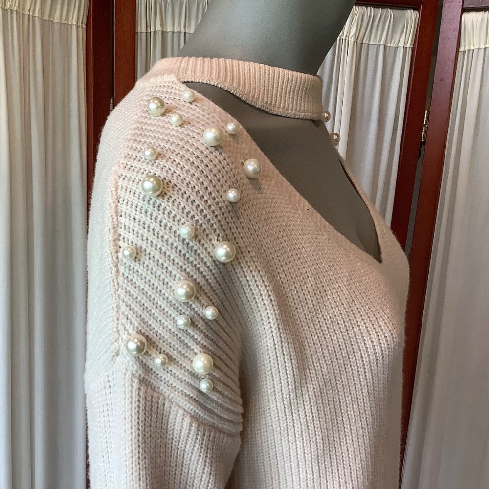 Entro Women’s Cream Sweater With Pearls on the Shoulders Size Small - Picture 3 of 7